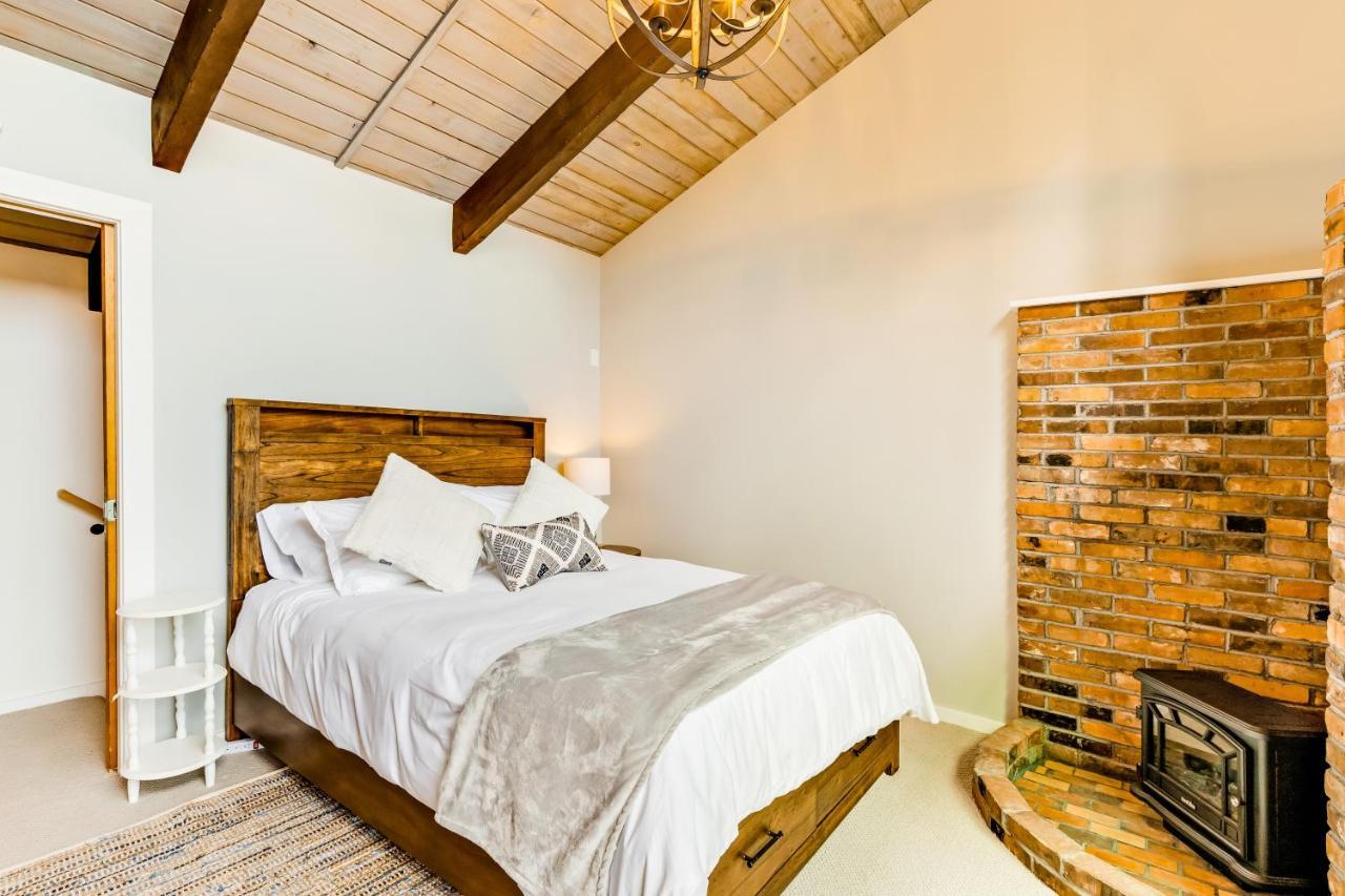 Tall Cedars Cabin By The Water Eastsound Εξωτερικό φωτογραφία